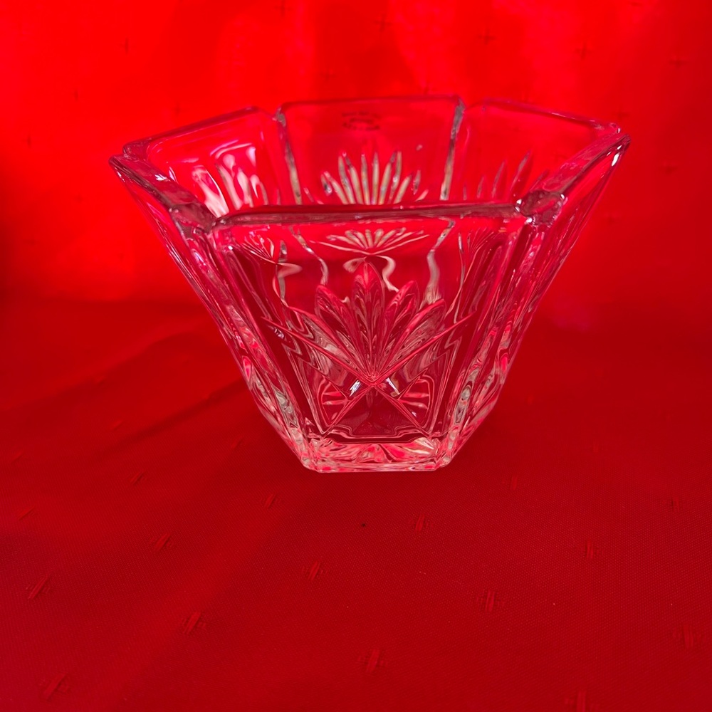 Glass bowl